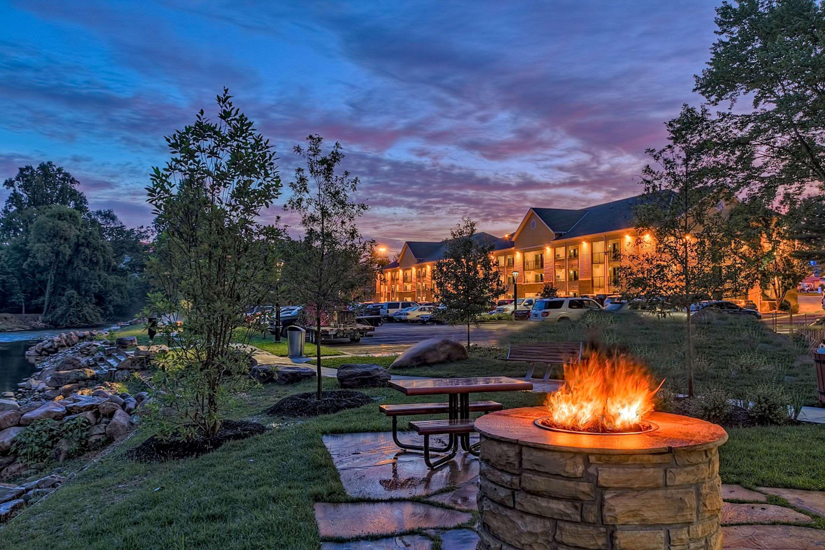 Econo Lodge Pigeon Forge Riverside Екстер'єр фото